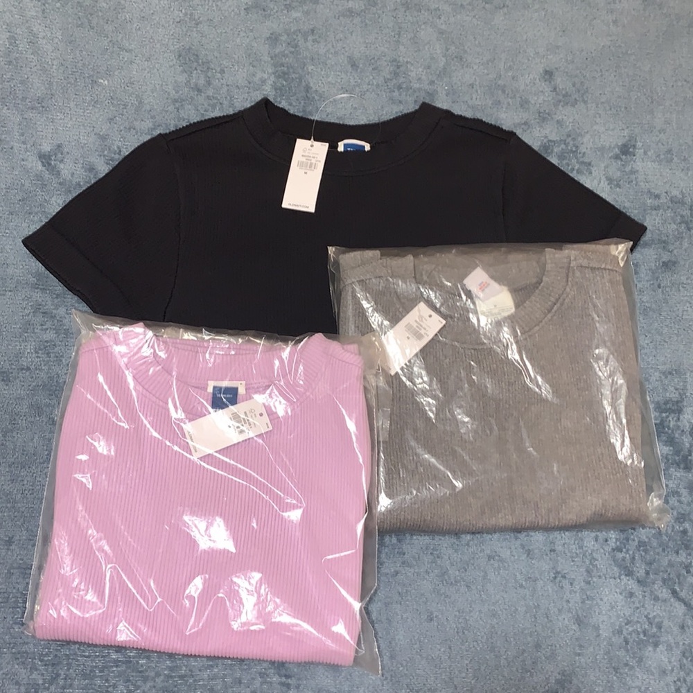 COPY - Woman’s Old Navy Fitted Seamless Ribbed T-Shirt